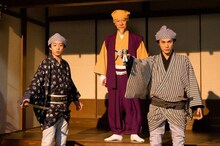 伊藤健太郎、内村光良、中川大志が出演するコント「ご隠居！私は助さんです」。(c)NHK