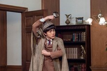 シソンヌ長谷川発案コント「にらめっこ探偵」の主演を務める中川大志。(c)NHK