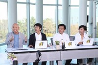 バイきんぐ小峠（左端）ら。(c)フジテレビ