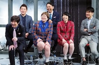 ネタを鑑賞するMC陣。