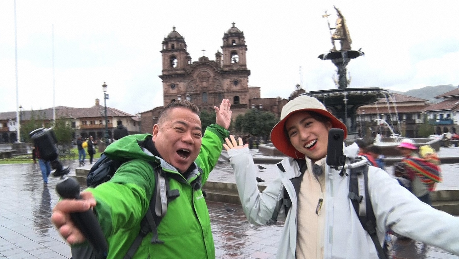 左から出川哲朗、堀田茜。(c)日本テレビ