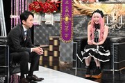 左から有吉弘行、ゆりあんぬ。(c)日本テレビ