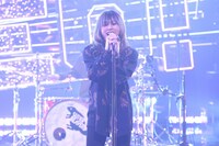 SUPER BEAVERのパフォーマンスの様子。(c)フジテレビ