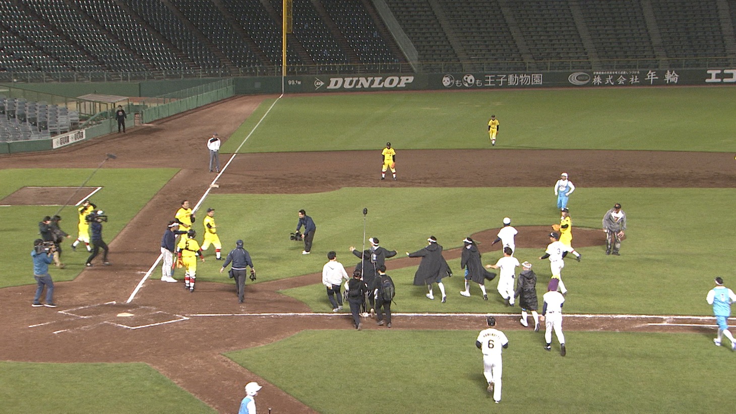 「大悟vsノブ 世紀の野球対決SP」のワンシーン。(c)ABCテレビ