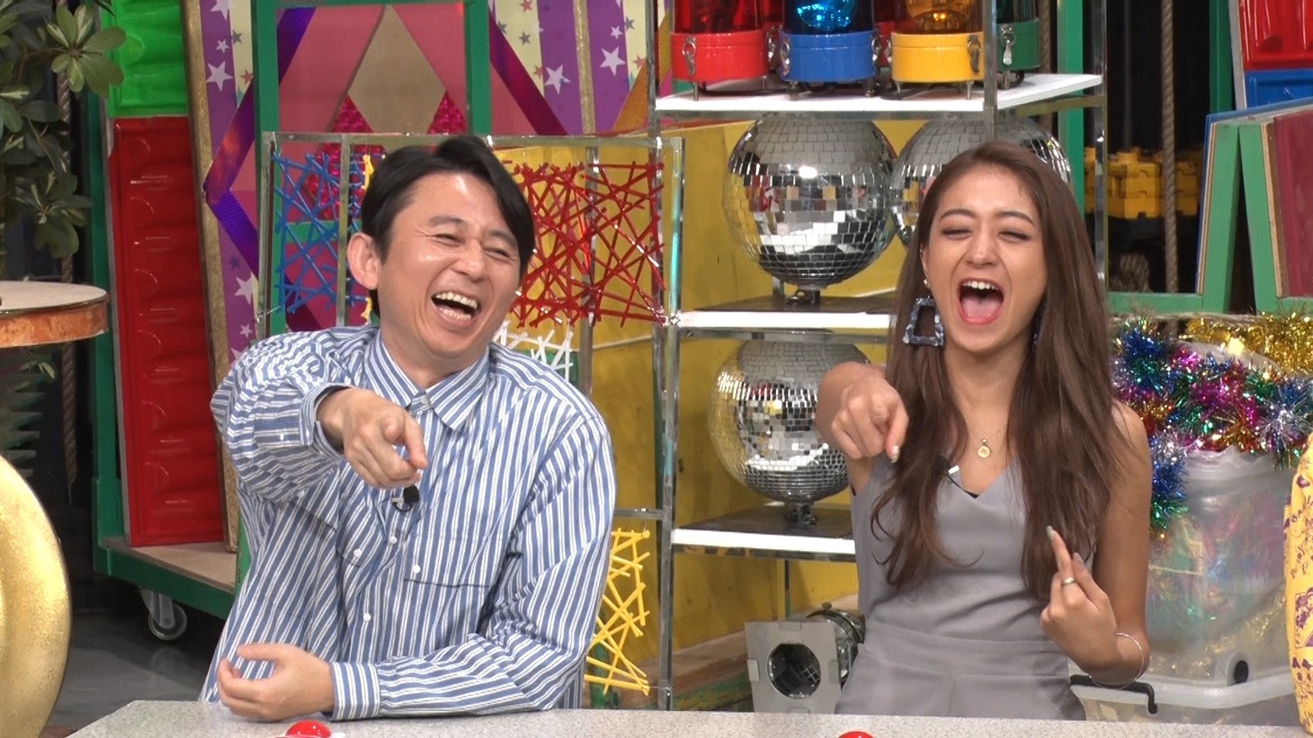 有吉弘行とみちょぱ。(c)テレビ朝日
