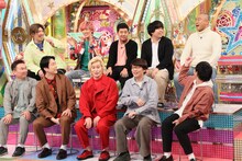 「ロンドンハーツ」の「格付けし合う売れっ子たち」に出演する（前列左から）かまいたち、メイプル超合金カズレーザー、三四郎・小宮、パンサー向井、（後列左から）EXIT、四千頭身・後藤、宮下草薙・草薙、コロコロチキチキペッパーズ・ナダル。(c)テレビ朝日
