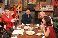 「ダウンタウンなう」の「本音でハシゴ酒」のワンシーン。(c)フジテレビ