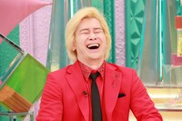 メイプル超合金カズレーザー (c)フジテレビ