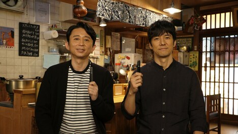 左から有吉弘行、西島秀俊。