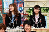 左から渋谷凪咲、山田寿々。(c)読売テレビ