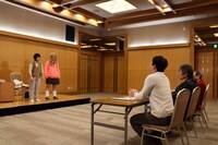 ネタを披露するはなしょー。