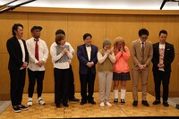 ネタ見せに参加した芸人たち。