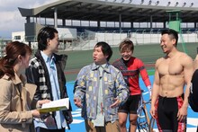 「霜降り明星のあてみなげ」のワンシーン。(c)静岡朝日テレビ