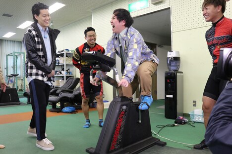 「霜降り明星のあてみなげ」のワンシーン。(c)静岡朝日テレビ