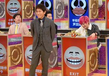 浜田雅功と（後方左から）霜降り明星、EXIT兼近。(c)ABCテレビ