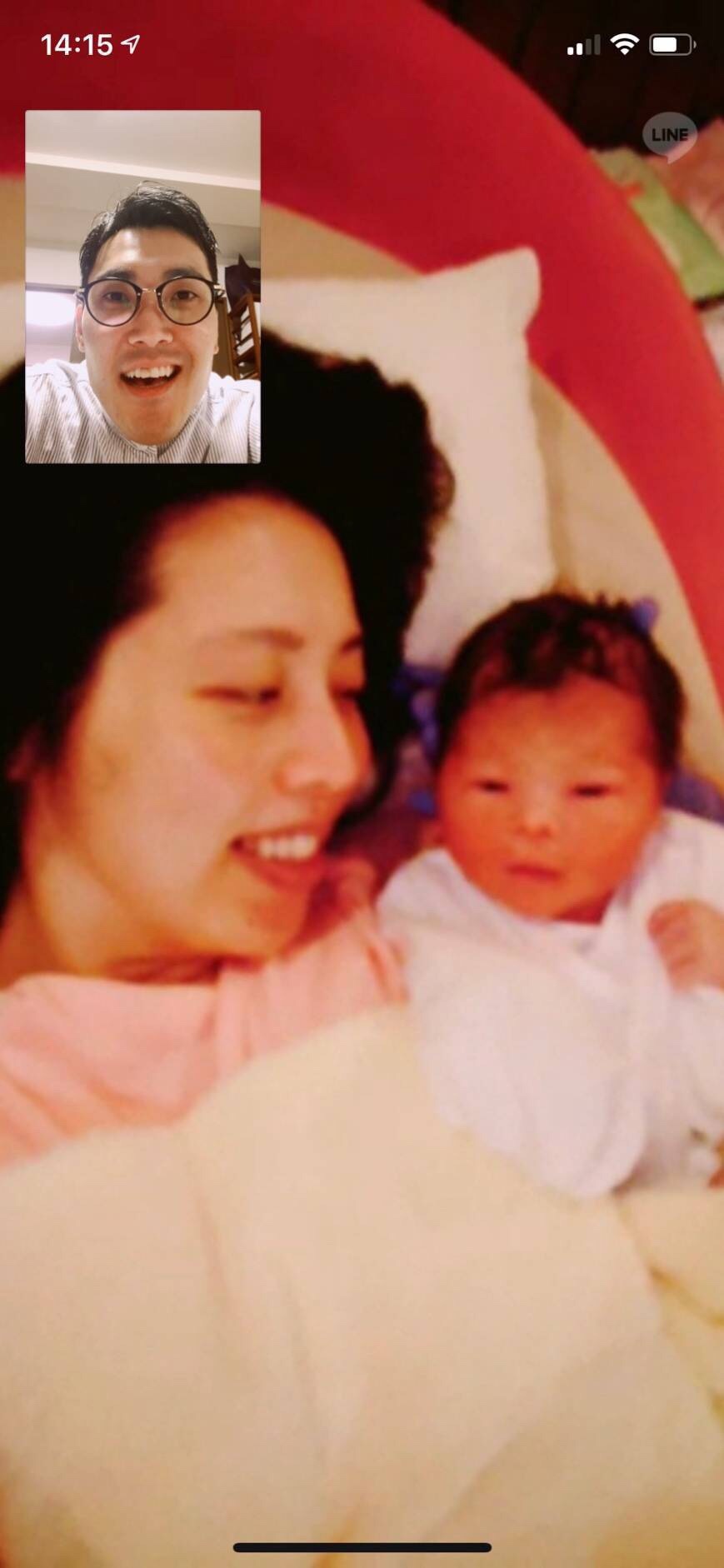 LINEで第1子誕生の喜びを分かち合うハナコ菊田とハルカラ和泉。