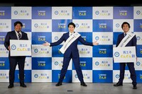 左から株式会社Looop代表取締役CEO・中村創一郎、平成ノブシコブシ。