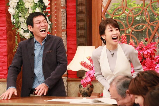 「ホンマでっか!?TV」に出演する（左から）明石家さんま、加藤綾子。(c)フジテレビ