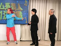 左から永野、ラブレターズ。