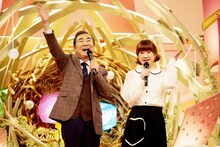 「新婚さんいらっしゃい！」司会の桂文枝と山瀬まみ。(c)ABCテレビ