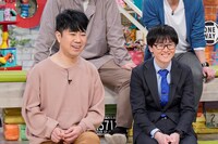 左から藤井隆、スーパーマラドーナ田中。(c)読売テレビ