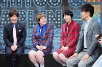 左から内村光良、ハリセンボン、土田晃之。