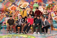 「アメトーーク！」に「鳥貴族芸人」として集結する（前列左から）ザブングル加藤、かまいたち、三四郎・小宮、ハナコ岡部、（後列左から）ぼる塾あんり、納言・薄幸、オズワルド伊藤。(c)テレビ朝日