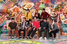 「アメトーーク！」に「鳥貴族芸人」として集結する（前列左から）ザブングル加藤、かまいたち、三四郎・小宮、ハナコ岡部、（後列左から）ぼる塾あんり、納言・薄幸、オズワルド伊藤。(c)テレビ朝日