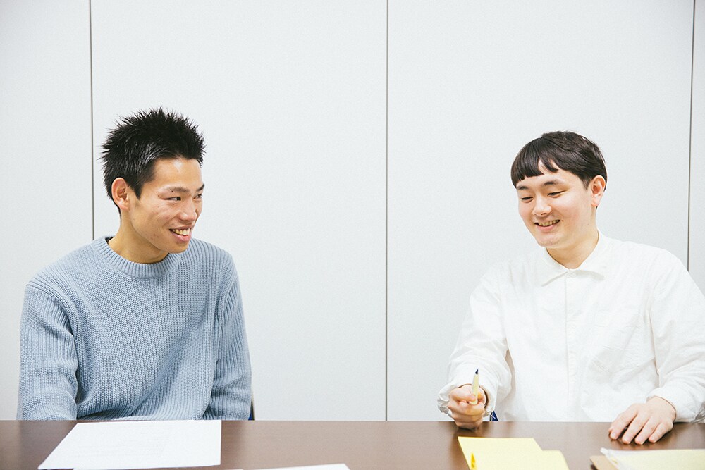 左からかが屋・加賀、白武ときお。