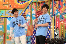 （左から）NON STYLE石田、佐々木蔵之介。(c)フジテレビ