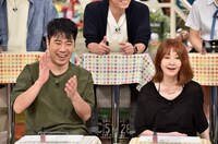 左から藤井隆、YOU。(c)読売テレビ