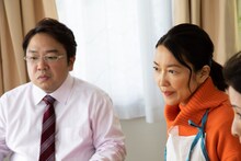 （左から）キャイ～ン天野、羽田美智子。(c)東海テレビ