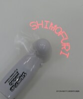 霜降り明星とJOURNAL STANDARDのコラボグッズのハンディファン。回すと「SHIMOFURI」「MYOJO」「JOURNAL」「STANDARD」の文字が浮かび上がる。