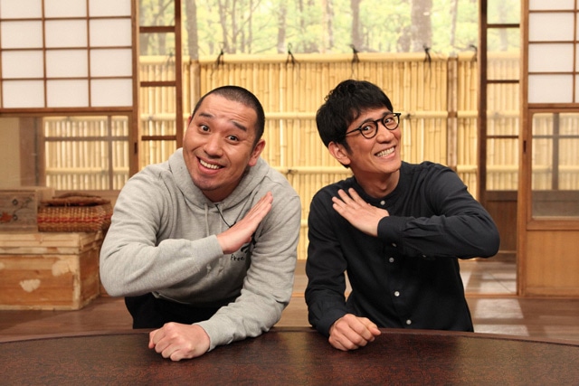 「志村友達」MCの（左から）千鳥・大悟、アンタッチャブル柴田。(c)フジテレビ
