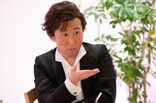 シソンヌじろう演じる「一見、悪徳に見えてただ○○を勧めているだけの男」シリーズ。(c)NHK