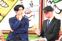 賀来賢人とゲッターズ飯田。(c)TBS