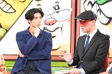 賀来賢人とゲッターズ飯田。(c)TBS