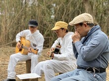 「オトナの楽園 昇太秘密基地」でセッションするF-BLOODと春風亭昇太（右）。(c)BS朝日