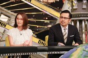 （左から）小澤陽子アナ、アリタ哲平。(c)フジテレビ