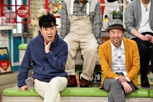 左から藤井隆、お～い！久馬。(c)読売テレビ