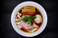 「カネキッチンヌードル」のラーメン。