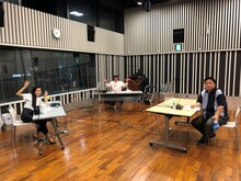 伊集院光をゲストに迎えた「みむこじラジオ！」収録の様子。