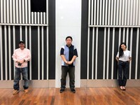 左からさまぁ～ず三村、伊集院光、小島瑠璃子。