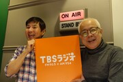 「令和に復活！またまたやります！コサキンDEワァオ！です、ワァオ！」に出演するコサキンの関根勤（左）と小堺一機（右）。(c)TBSラジオ