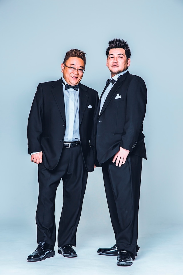 「熱烈！ホットサンド！」放送300回を迎え、正装するサンドウィッチマン。(c)STV