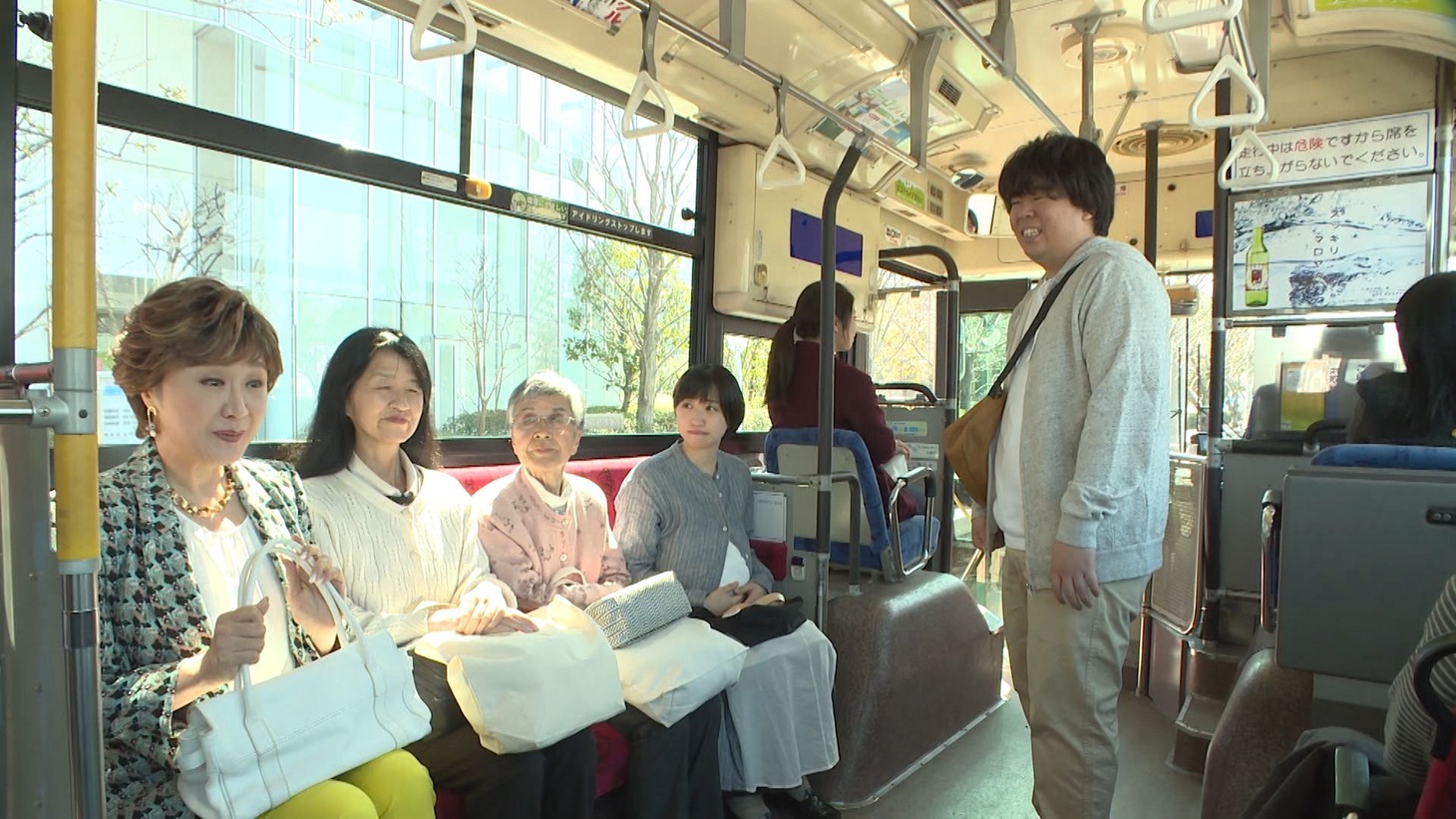 小林幸子（左端）と宮下草薙・草薙。(c)フジテレビ