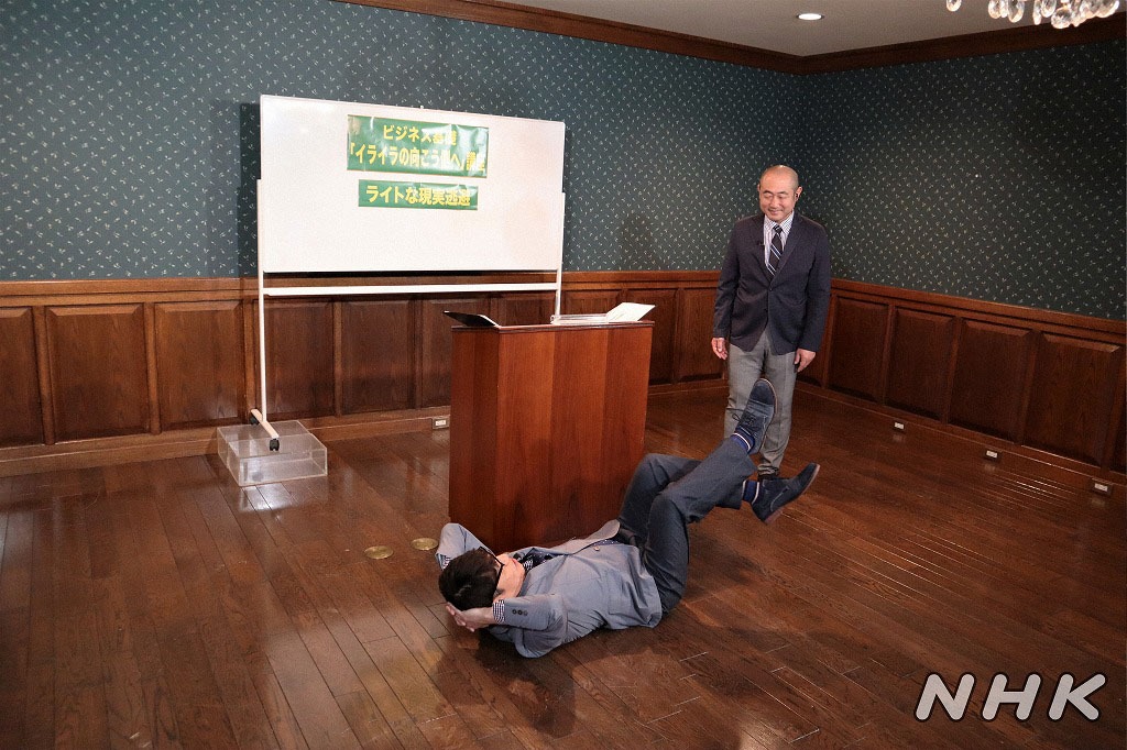 タクシー会社で講義を展開するずん。