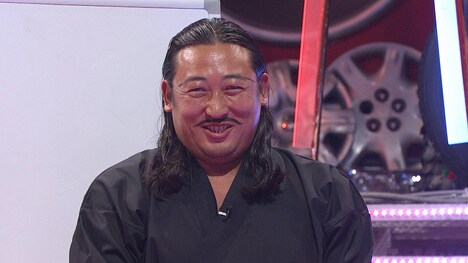 ロバート秋山 (c)フジテレビ