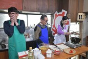 （左から）ずん飯尾、タモリ、壇蜜。(c)テレビ朝日
