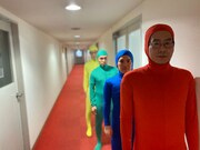 有事のテクノコントの撮影に臨む男性ブランコとラブレターズ。